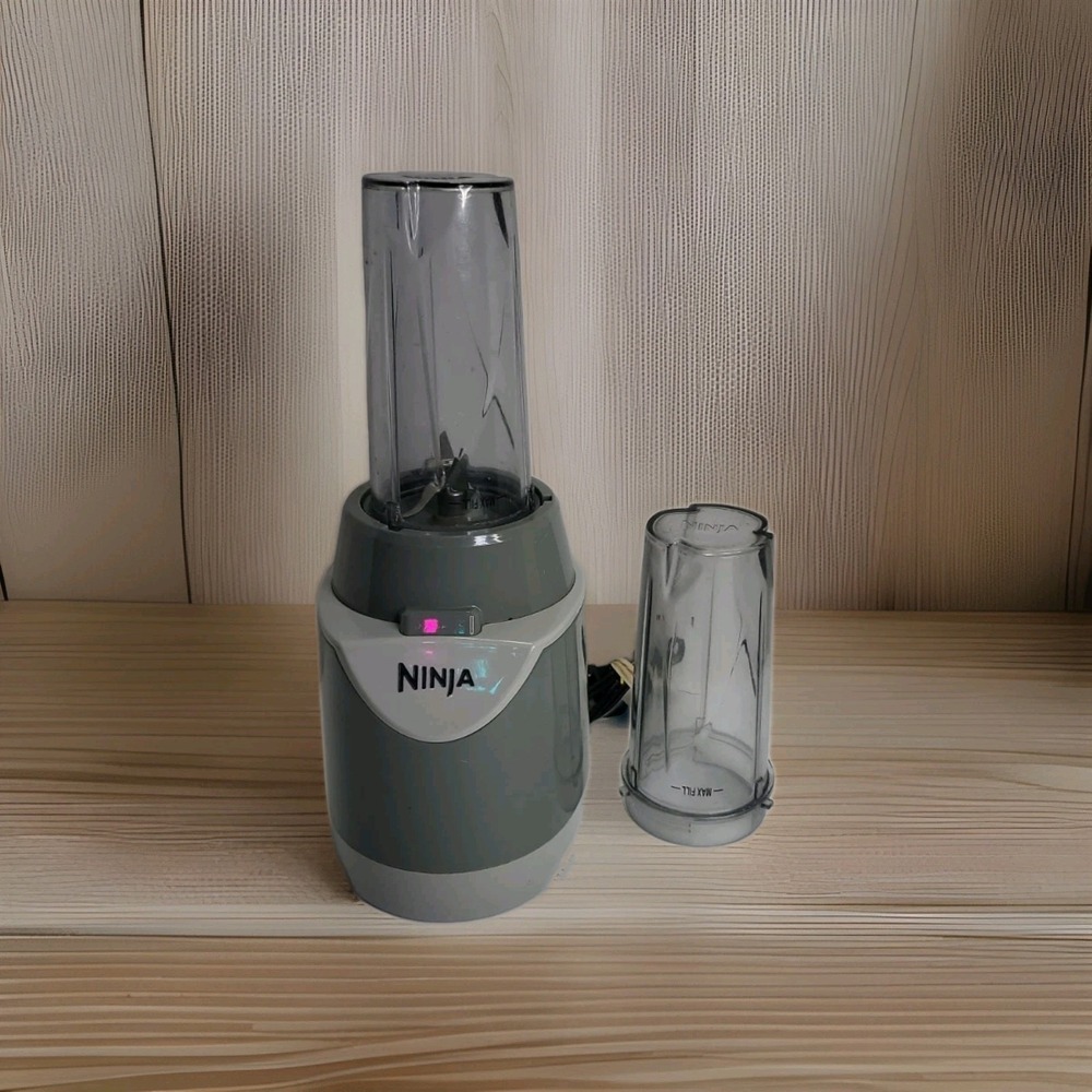 Ninja BL100 30 Single Serve Pulse Blender 600W Smoothie Mixer - Working 2 Cups